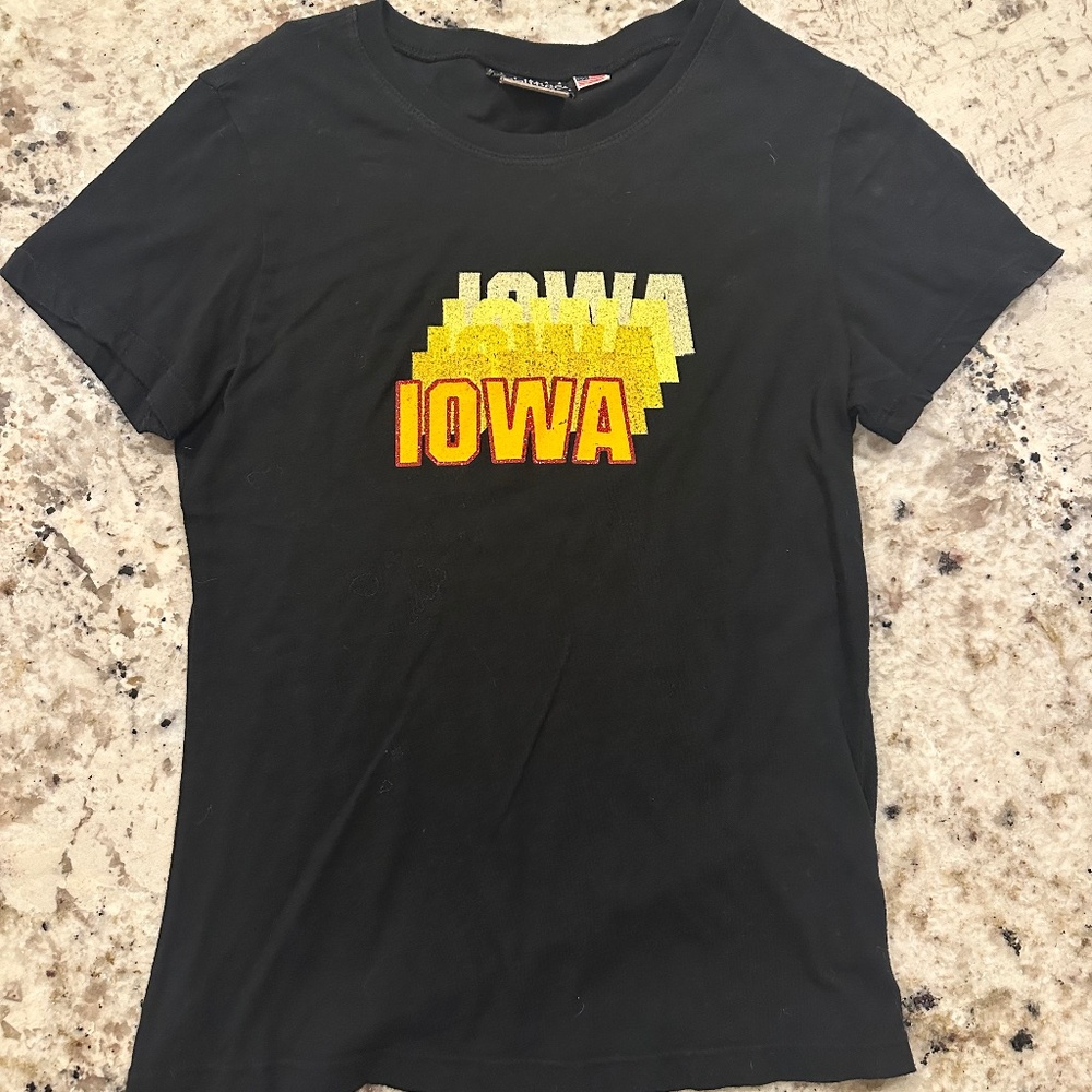 *GENTLY WORN* Vintage Y2K Jr's Realitee Jr's Size M IOWA Baby Tee